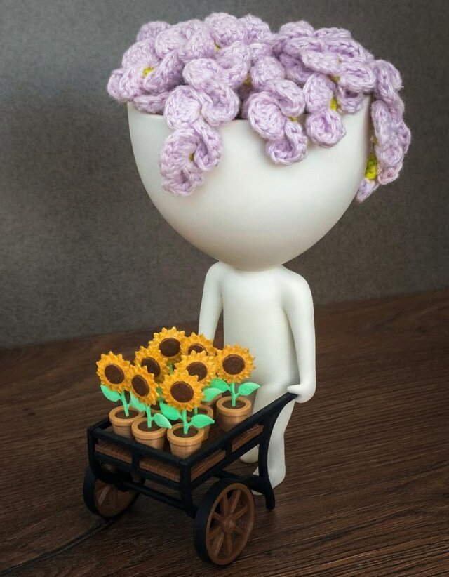 魅力的なロバートプラントポットとひまわりカート