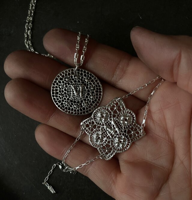 イニシャル刺繍／ブレスレット | iichi 日々の暮らしを心地よくする