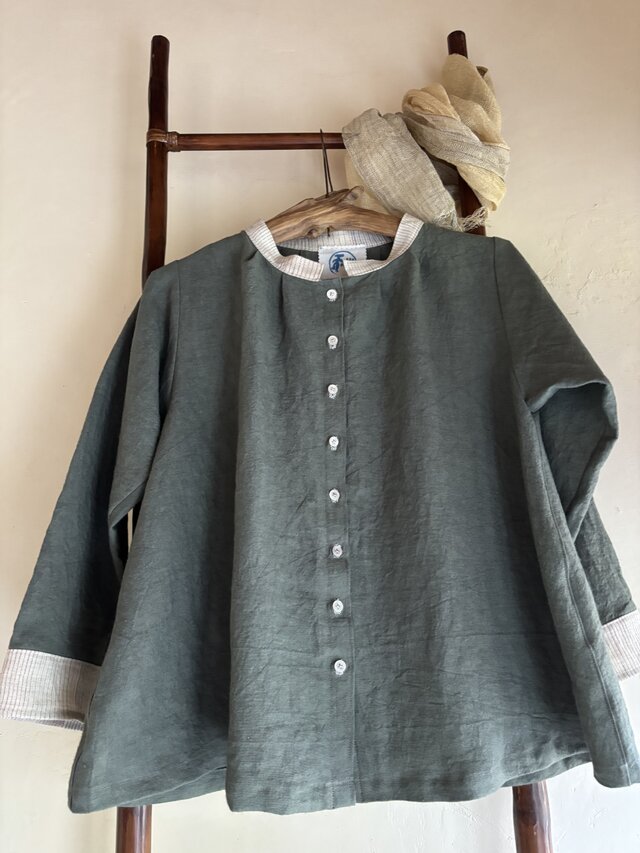 Aラインタックブラウス