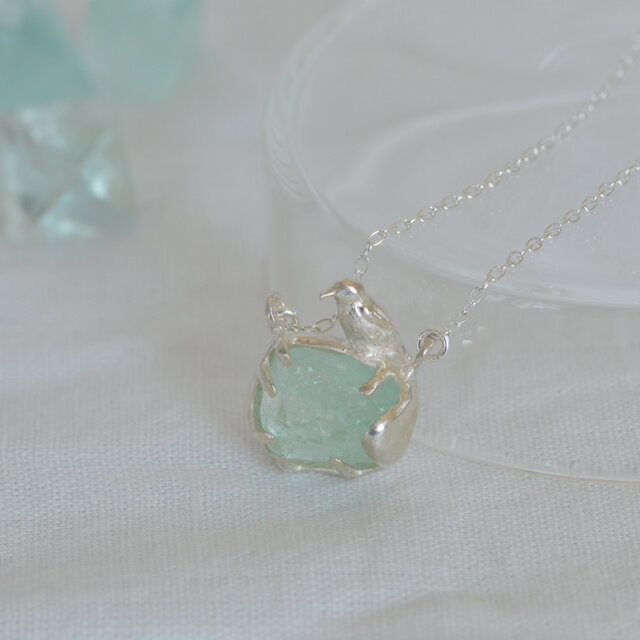 イソヒヨドリとアクアマリン原石のネックレス<一点もの>