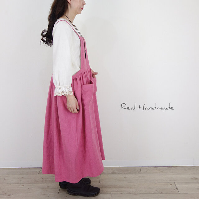 ローズピンクのワッシャーハーフリネン・台形ヨークエプロンドレス