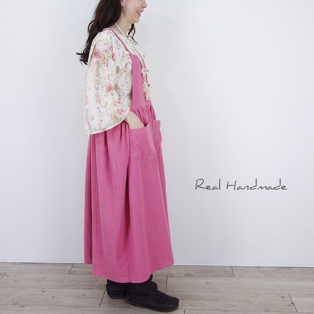 ローズピンクのワッシャーハーフリネン・台形ヨークエプロンドレス