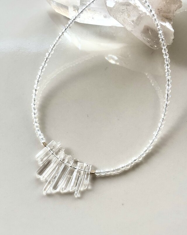 水晶とトパーズのRネックレス