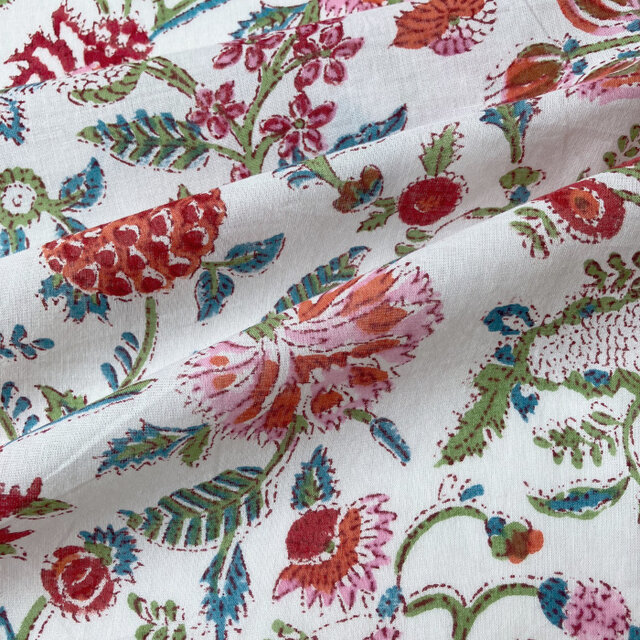 インド ブロックプリント生地 [50cm単位] Sanganeri 花畑ピンク系 on ホワイト MT花 IF0299