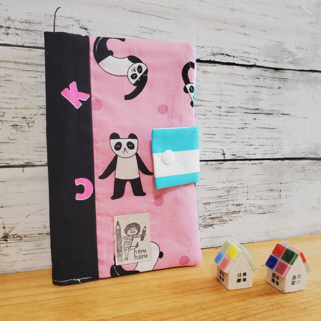 大容量！見開きマルチケース パンダ×ネオンアルファベット