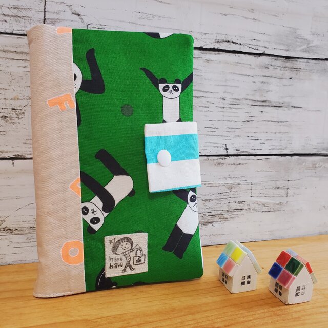 大容量！見開きマルチケース パンダ×ネオンアルファベット