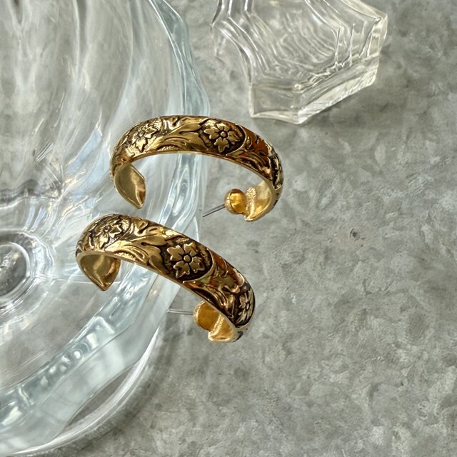 P713-ヴィンテージピアス U.S.A. 1970〜80s Gold Tone Floral
