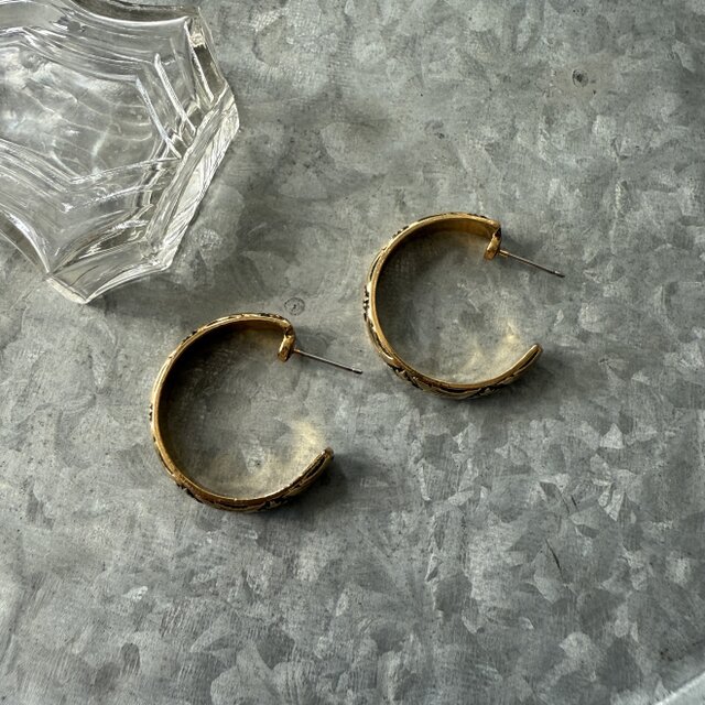 P713-ヴィンテージピアス U.S.A. 1970〜80s Gold Tone Floral