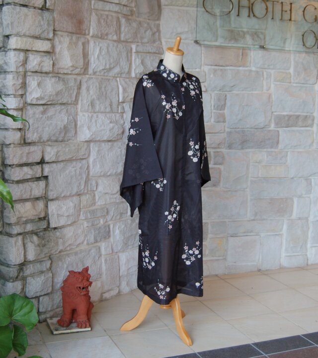 レトロクラシカル 黒地に桜 大正ロマンの雰囲気 着物スリーブ