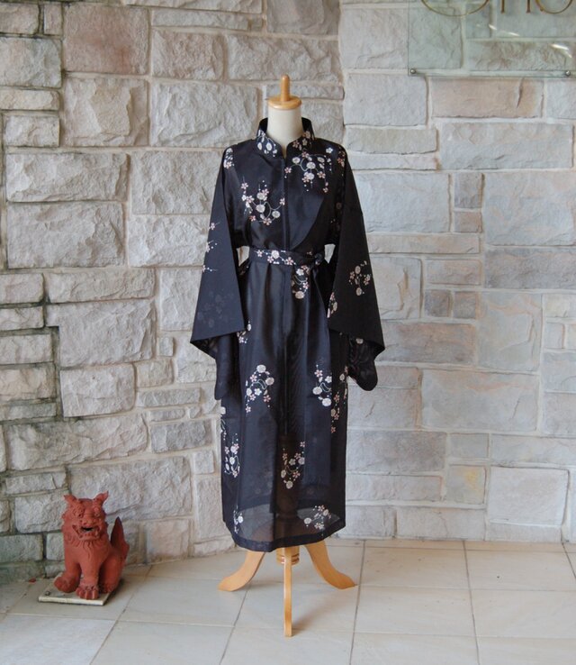 レトロクラシカル 黒地に桜 大正ロマンの雰囲気 着物スリーブ