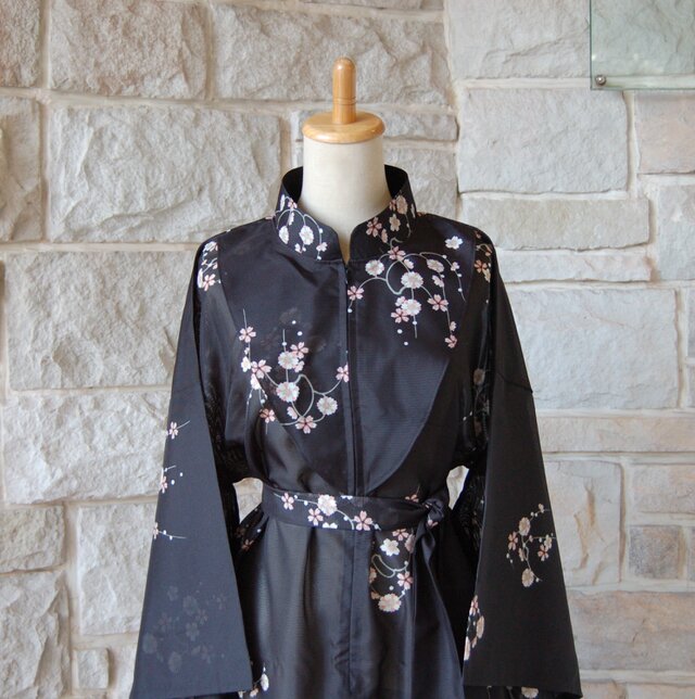 レトロクラシカル 黒地に桜 大正ロマンの雰囲気 着物スリーブ