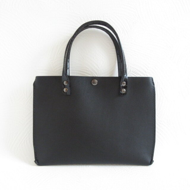 SALE開始～  《牛革》新デザイン♪フラットミニマルトート・スムースレザーマットブラック・0509