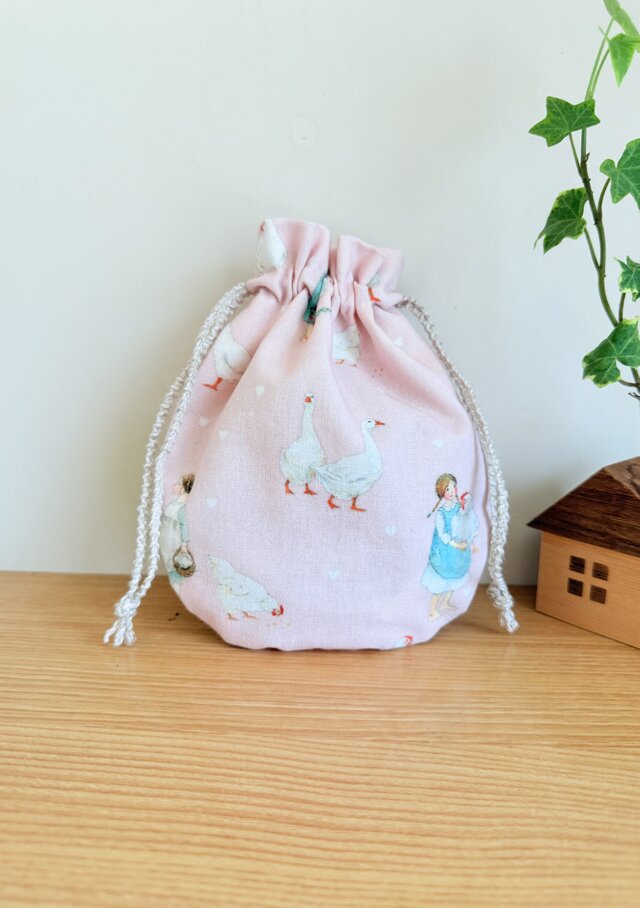 ドイツ生地のラウンド巾着袋（ピンク）