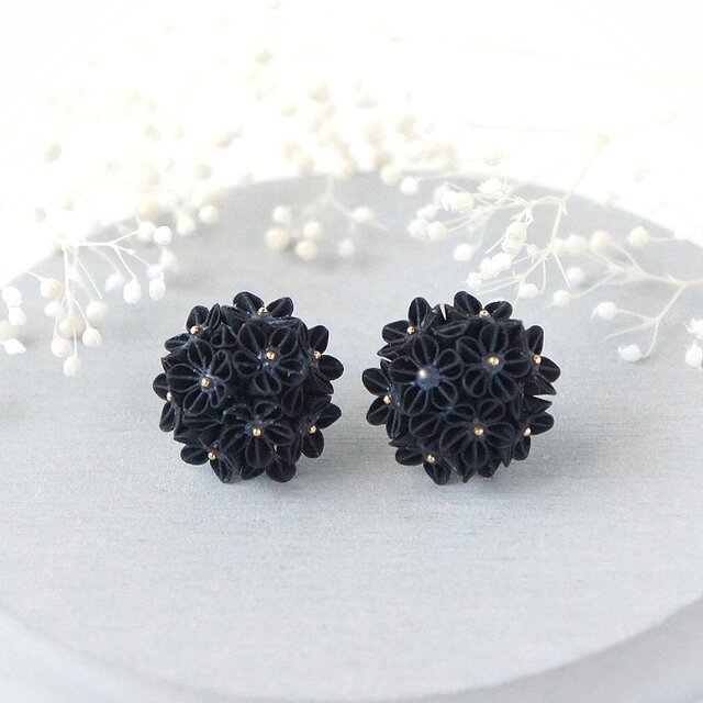 イヤリング 「 黒桜  」  黒色 ブラック 漆黒 着物 留袖 ドレス 和装 つまみ細工 痛くないイヤリング 軽い 軽量