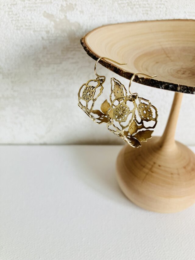 [受注生産] Petal Loop ピアス | 真鍮・サージカルステンレス