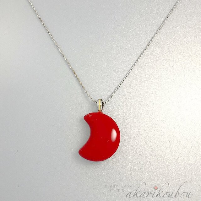 【sv925】漆ペンダント 小さめ 赤 月型 朱漆 漆アクセサリー：赤色アクセサリー 金沢漆器