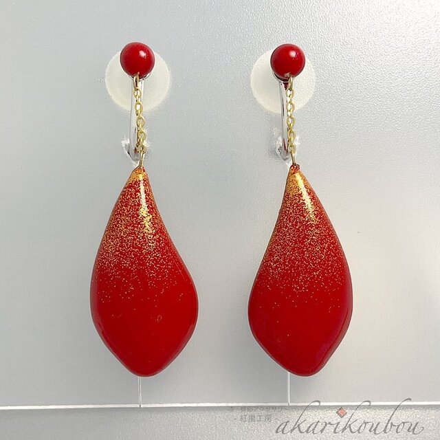 【sv925】漆イヤリング 赤 朱漆 純金蒔絵 スイング 漆アクセサリー ： ソフトタッチ無痛イヤリング 還暦祝い プレゼント