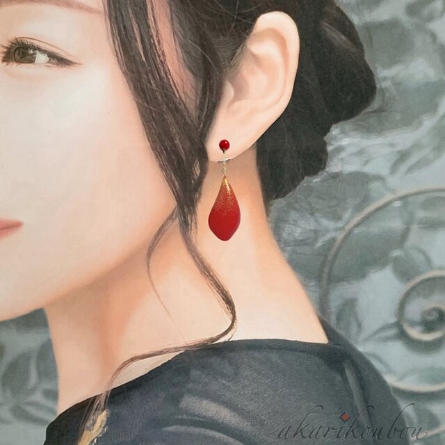 Ado イヤリング 新品未開封 再No.439【pinqoo】(難アリ)逆三角形白黒イヤリング(金具変更可