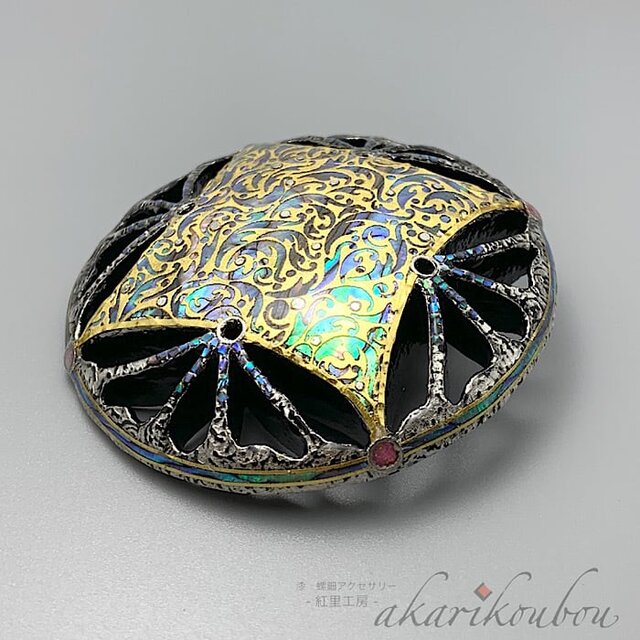 螺鈿ブローチ 華七宝モチーフ 純金箔 プラチナ箔 透かし彫り 漆
