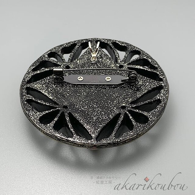 螺鈿ブローチ 華七宝モチーフ 純金箔 プラチナ箔 透かし彫り 漆