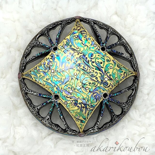 螺鈿ブローチ 華七宝モチーフ 純金箔 プラチナ箔 透かし彫り 漆