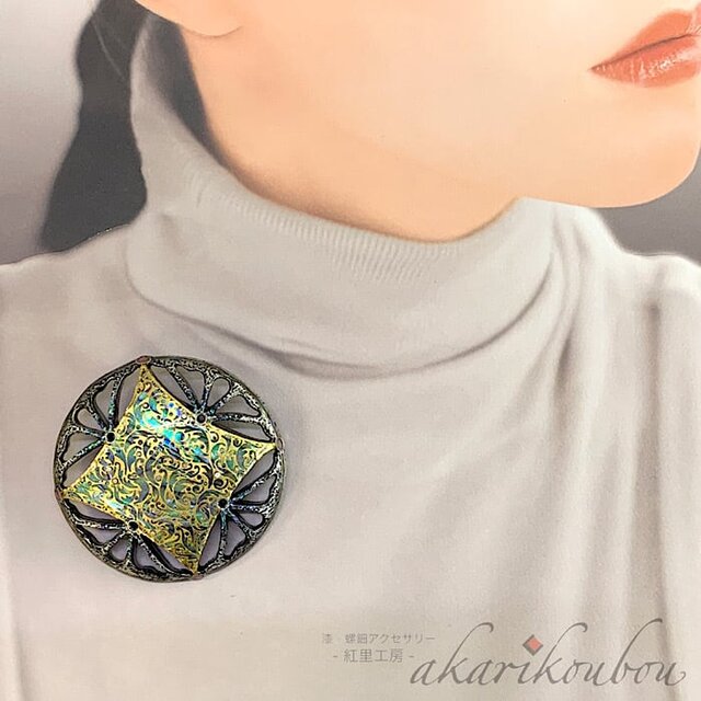 螺鈿ブローチ 華七宝モチーフ 純金箔 プラチナ箔 透かし彫り 漆