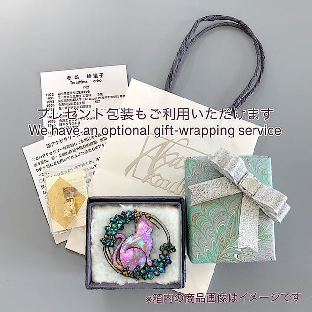 螺鈿ブローチ 桜猫モチーフ 薄桃色螺鈿 純金銀蒔絵 漆アクセサリー