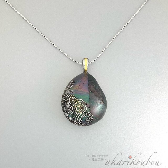 【sv925】螺鈿ペンダント 黒蝶貝螺鈿 豆型 純金箔 プラチナ箔：金沢漆器 漆工芸 螺鈿ジュエリー