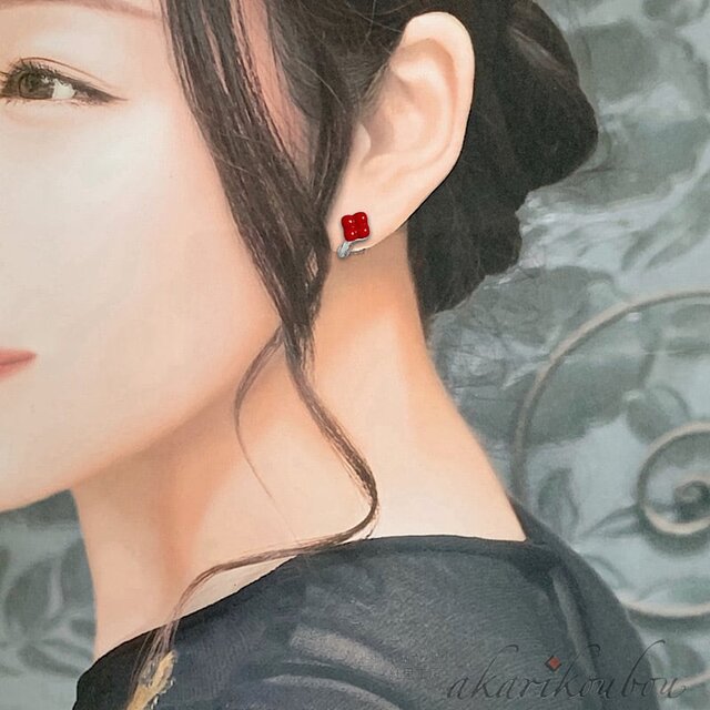 sv925】小さい漆イヤリング 赤 朱漆 四角形 ワッフル 漆