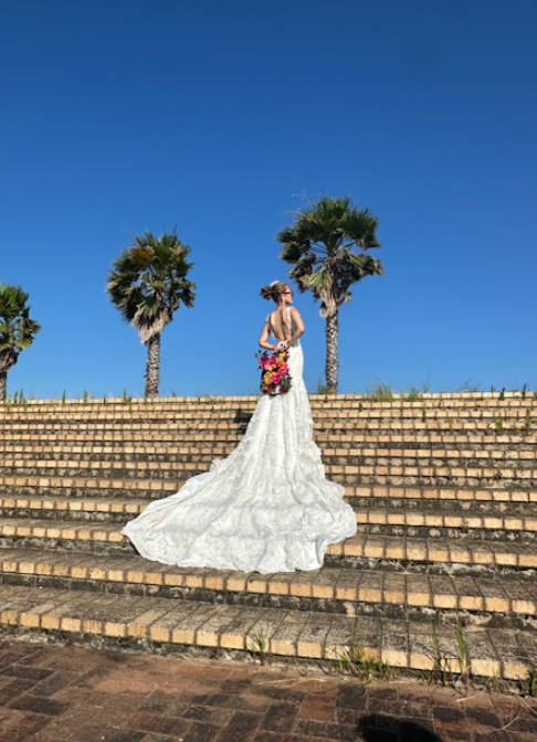 実例写真！ウェディングドレス キャミソール 贅沢な総レース 華やかな