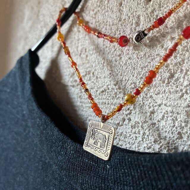 ＊古のネックレス＠カレンシルバーチャーム＋ヴェネチアのホワイトハートピース＋アジアの古いビーズなど