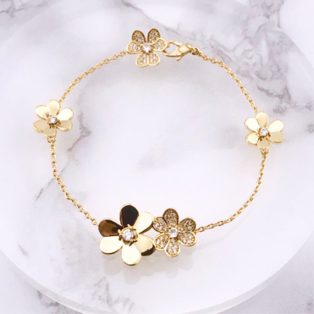 幸せのクローバー【高品質！送料無料！当日発送】ゴールド　ブレスレット　フラワー　四葉