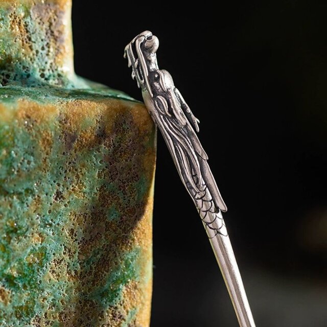 竜のかんざし - 竜の姿を生き生きと表現する　K183