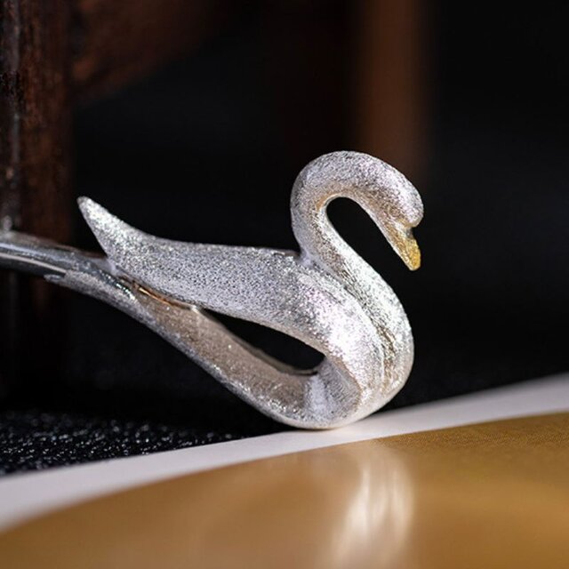 白鳥のかんざし - シンプルでありながらも華やかさを放ち K184 | iichi