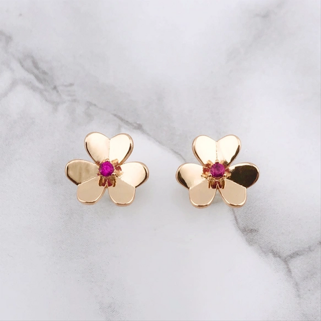 幸せのクローバー【高品質！送料無料！当日発送】ピンクゴールド　レッド　ピアス