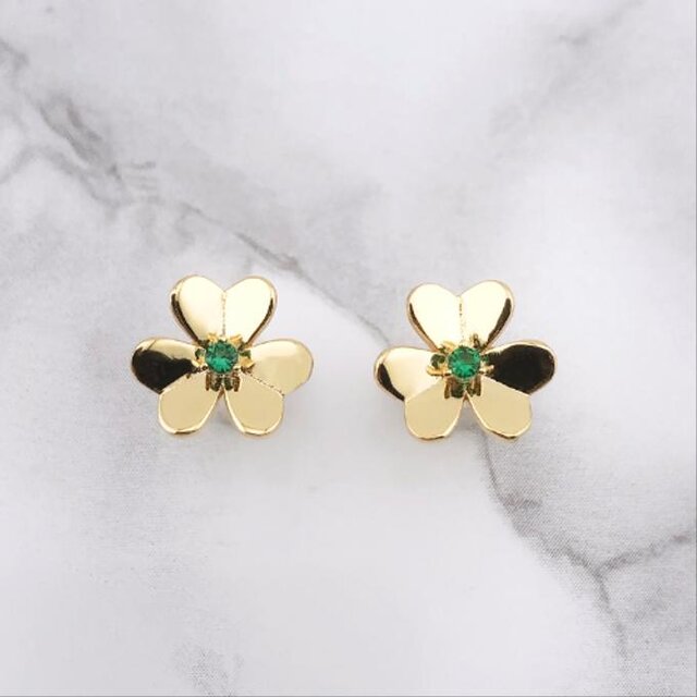 幸せのクローバー【高品質！送料無料！当日発送】ゴールド　グリーンジルコニア　ピアス