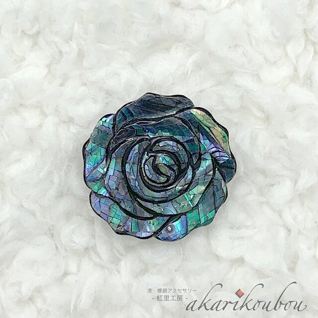 螺鈿ブローチ 青貝螺鈿 薔薇モチーフ 黒漆 漆アクセサリー：伝統工芸