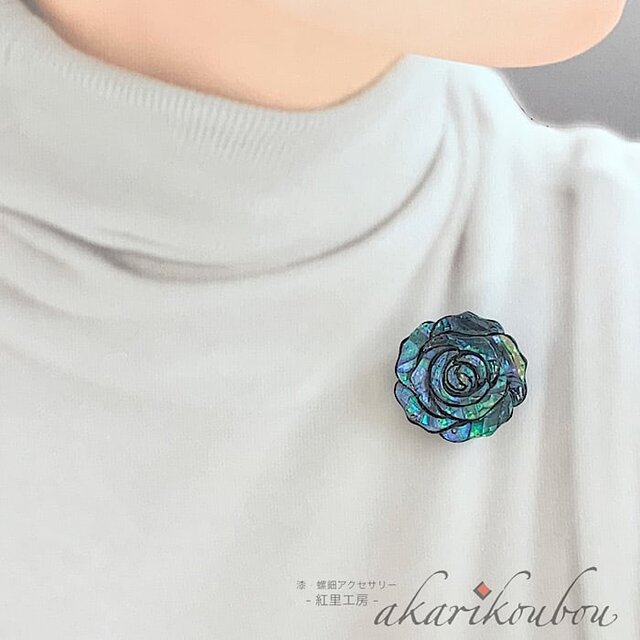 螺鈿ブローチ 青貝螺鈿 薔薇モチーフ 黒漆 漆アクセサリー：伝統工芸
