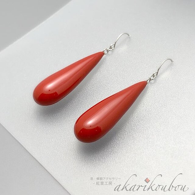Pt900】漆ピアス 赤 長雫型 朱漆 フックピアス：プラチナピアス 還暦