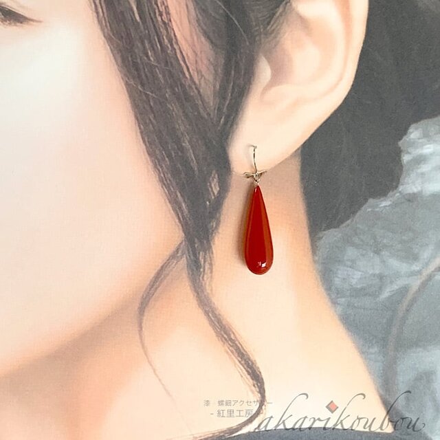 Pt900】漆ピアス 赤 長雫型 朱漆 フックピアス：プラチナピアス 還暦