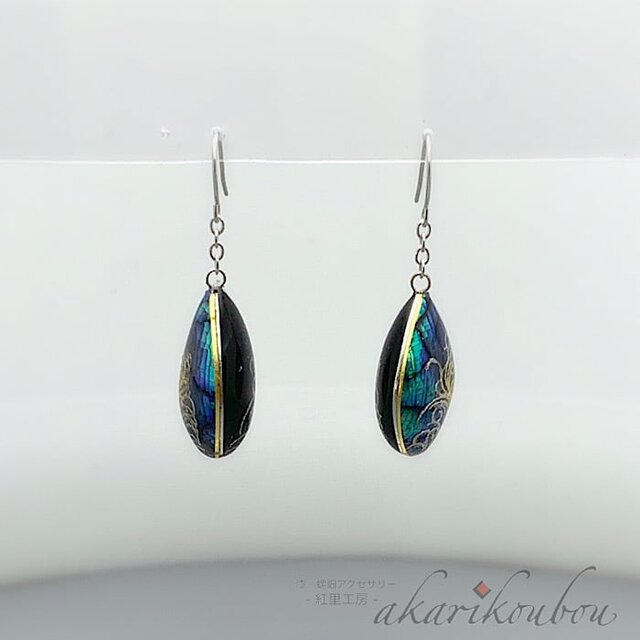 Pt900】羽根模様 黒漆と瑠璃色螺鈿ピアス プラチナ箔 純金箔 漆