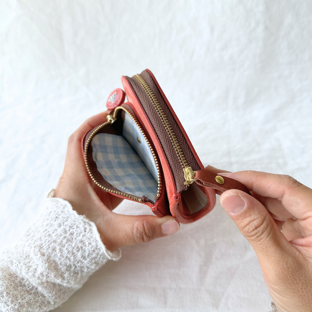 イタリアンレザー × 刺繍革財布『HEART』アラスカRED（牛革