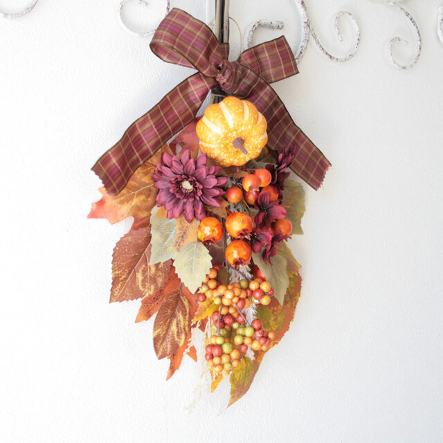 秋のスワッグ ガーベラ・コスモス・パンプキン入り（ハロウィン