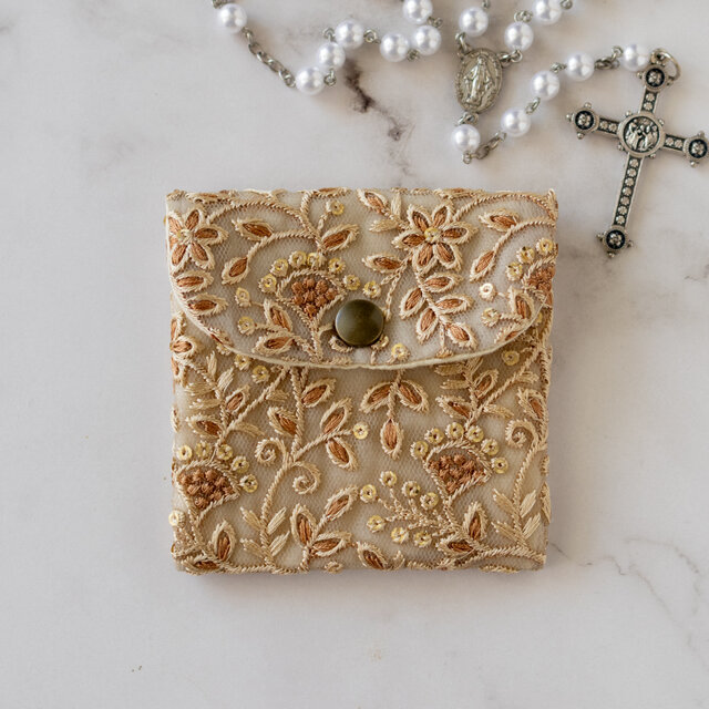 ロザリオケース【インド刺繍リボン/ゴールドブラウン】ジュエリー