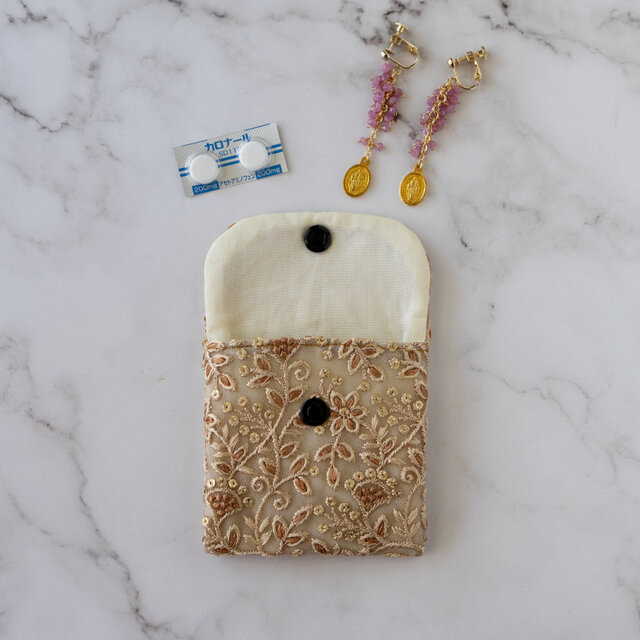 ロザリオケース【インド刺繍リボン/ゴールドブラウン】ジュエリー