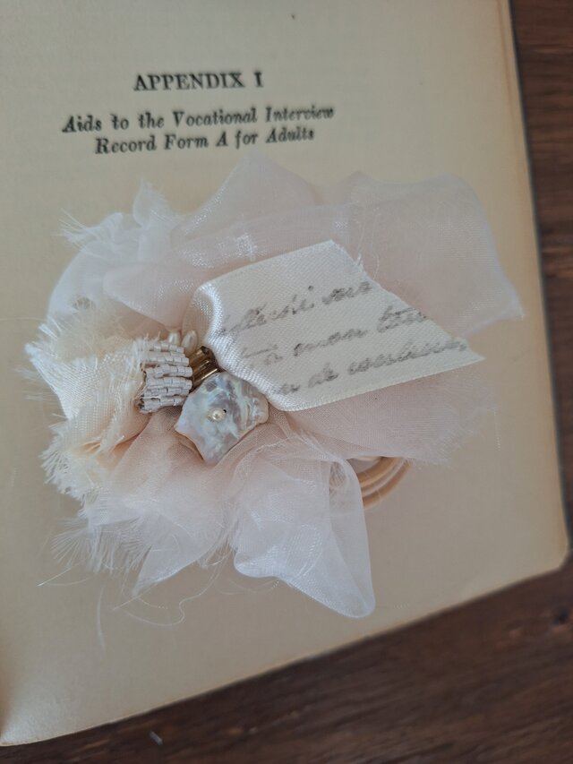 綴りのカケラ・コサージュ   Tsuzuri no Kakera Corsage /