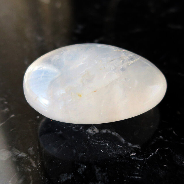 ムーンクォーツ 握り石 天然石 置物 インテリア コレクション 癒し