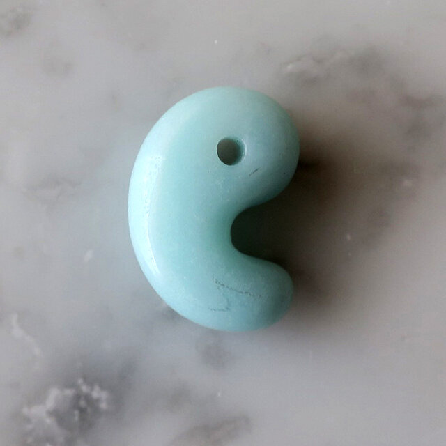 アマゾナイト 勾玉 20mm ペルー産 天然石 コレクション ギフト｜ハンドメイド素材 パワーストーン