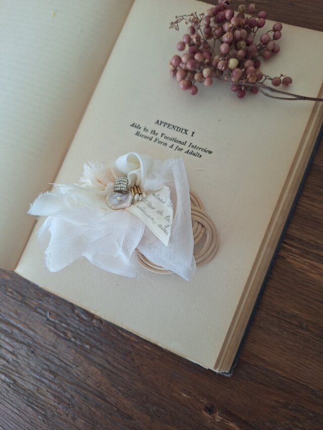 綴りのカケラ・コサージュ   Tsuzuri no Kakera Corsage /