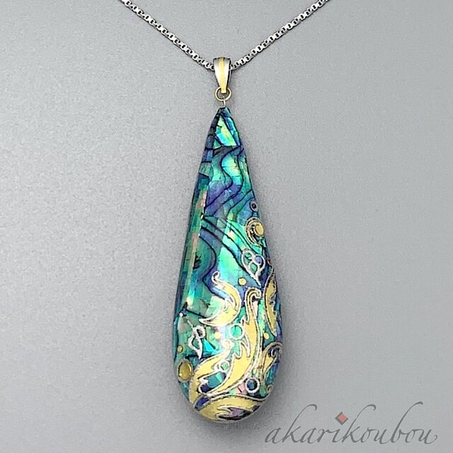 【sv925】羊歯模様 瑠璃色螺鈿と黒漆のリバーシブルペンダント 螺鈿 純金箔 プラチナ箔： 金沢漆器 箔工芸 螺鈿ジュエリー